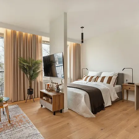 Stylish In With Balcony By Renters