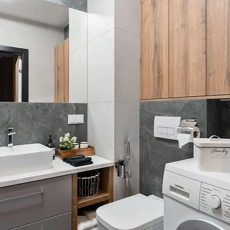 Stylish In With Balcony By Renters *