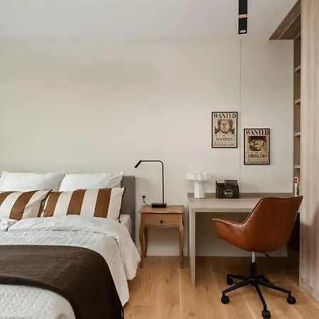 Stylish In With Balcony By Renters