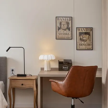 Stylish In With Balcony By Renters Apartmán