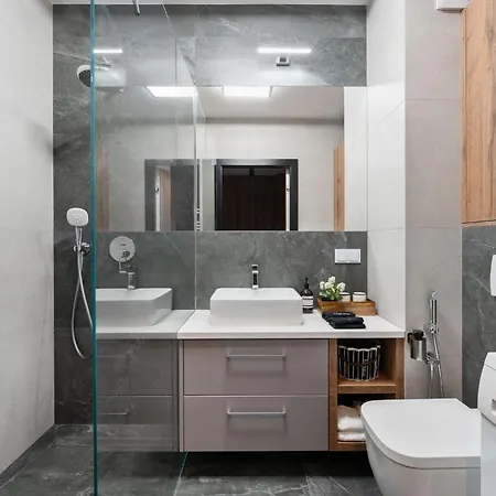 Stylish In With Balcony By Renters *