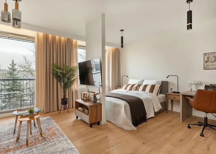 Stylish In With Balcony By Renters