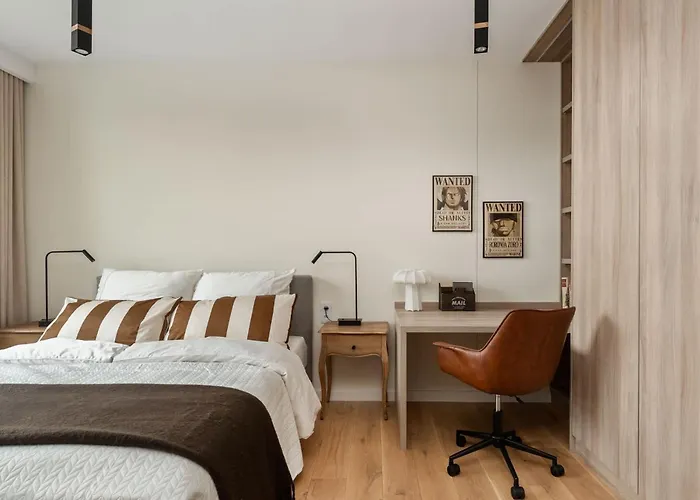 Stylish In With Balcony By Renters